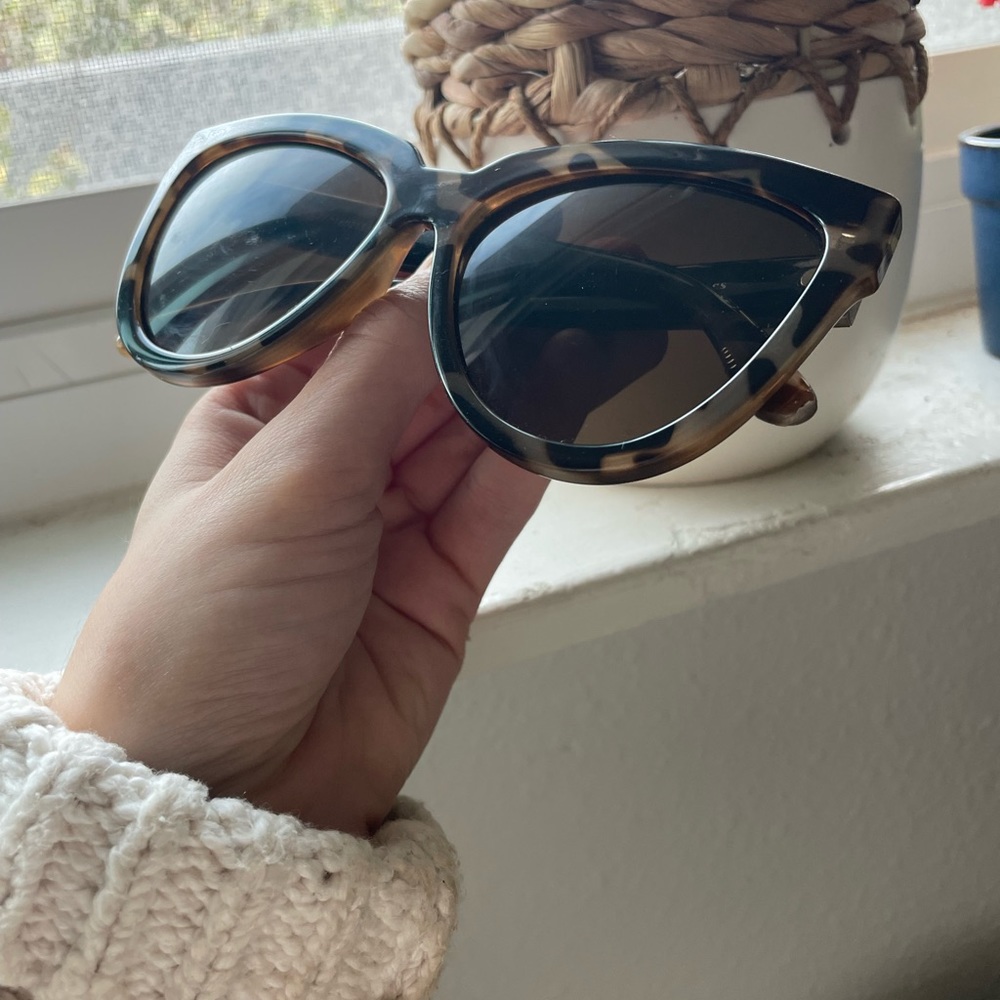 LE SPECS “LIAR LIAR” SUNGLASSES VOLCANIC TORT - Picture 6 of 6